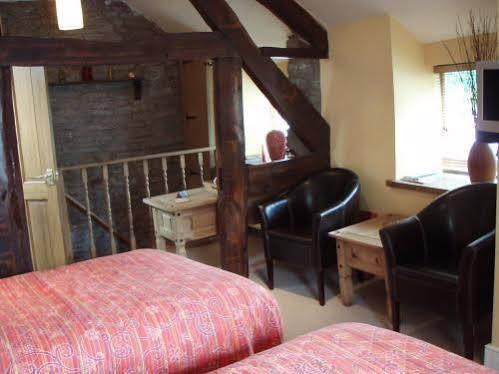 The Horse & Jockey Inn Knighton  Eksteriør bilde